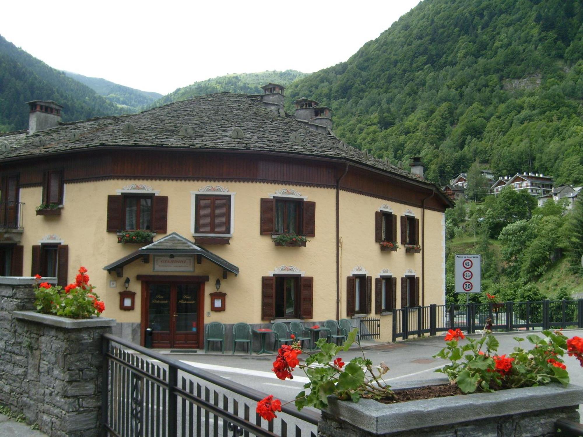 Hotel Residence Giardini Piode Kültér fotó